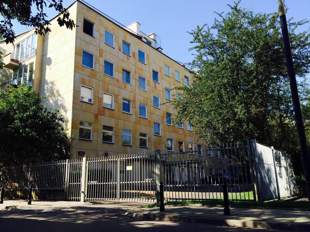 Lovely Garden Flat Near Royal Park Warszawa Zewnętrze zdjęcie